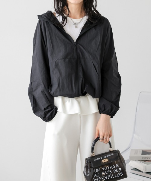 La-gemme（ラジェム）の「UVカット軽量パーカー（パーカー・レディース・ホワイト/ブラック/グレイッシュベージュ・フリー）」の3枚目の写真