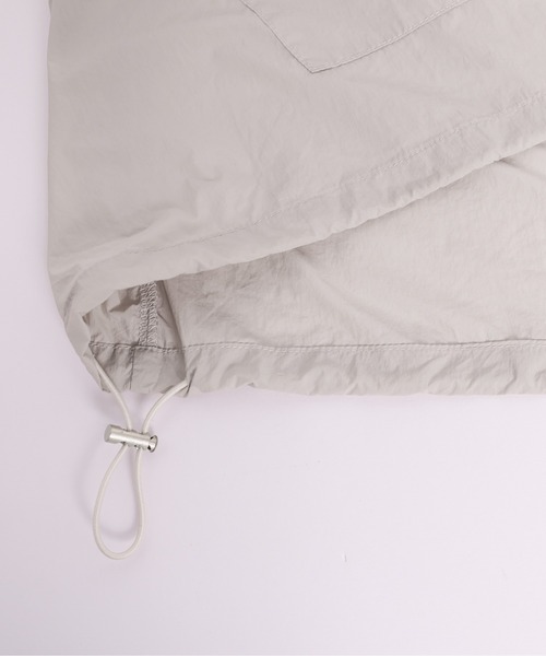 La-gemme（ラジェム）の「UVカット軽量パーカー（パーカー・レディース・ホワイト/ブラック/グレイッシュベージュ・フリー）」の4枚目の写真