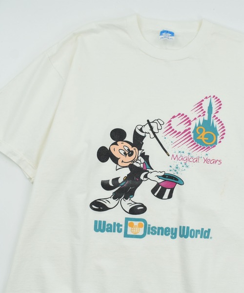 DISNEY VINTAGE(ディズニーヴィンテージ)の「【USED】90’s Disney ”Walt Disney World 20 Magical Years” キャラクター Tシャツ USA製(Tシャツ/カットソー・メンズ・ホワイト・ONE SIZE)」の2枚目の写真