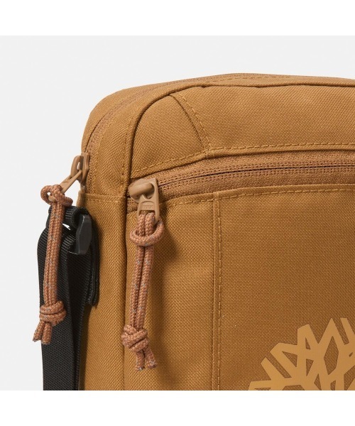 Timberland（ティンバーランド）の「アウトドア クロスボディ バッグ（ショルダーバッグ・メンズ・ダークベージュ・FREE）」の4枚目の写真
