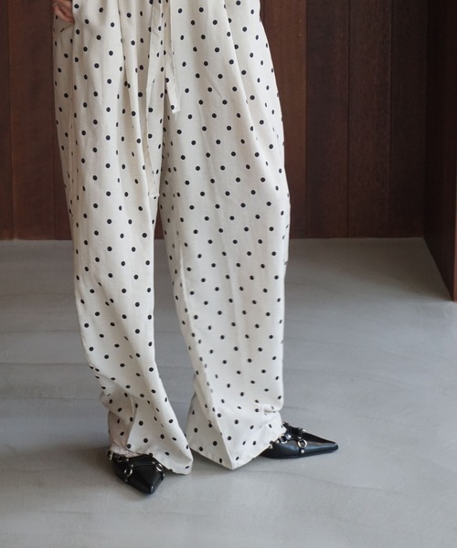 chuclla(チュクラ)の「ドット柄 リラックスパンツ chw25s092(その他パンツ・レディース・ホワイト/ブラック・L/M/S)」の7枚目の写真