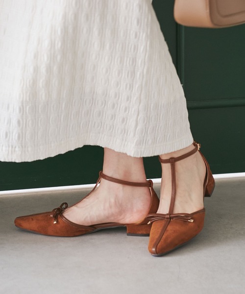 Juze（ジュゼ）の「Tストラップリボンパンプス（パンプス・レディース・ブラック/キャメル・L/M/S）」の2枚目の写真