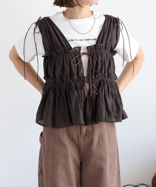 cepo（セポ）の「チェックフリルシャーリングベスト（ベスト・レディース・ブラウン系/ブラック系/ブルー系/ホワイト系・M）」の22枚目の写真