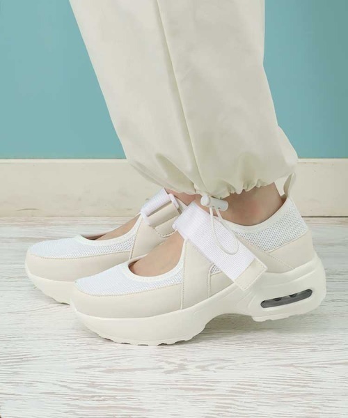 Bleu Bleuet(ブルーブルーエ)の「ベルトスニーカーサンダル(スニーカー・レディース・ホワイト/ブラック・MEDIUM/LARGE)」の6枚目の写真