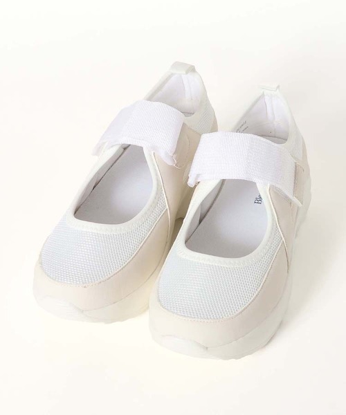 Bleu Bleuet(ブルーブルーエ)の「ベルトスニーカーサンダル(スニーカー・レディース・ホワイト/ブラック・MEDIUM/LARGE)」の14枚目の写真