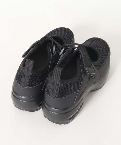 Bleu Bleuet(ブルーブルーエ)の「ベルトスニーカーサンダル(スニーカー・レディース・ホワイト/ブラック・MEDIUM/LARGE)」の17枚目の写真