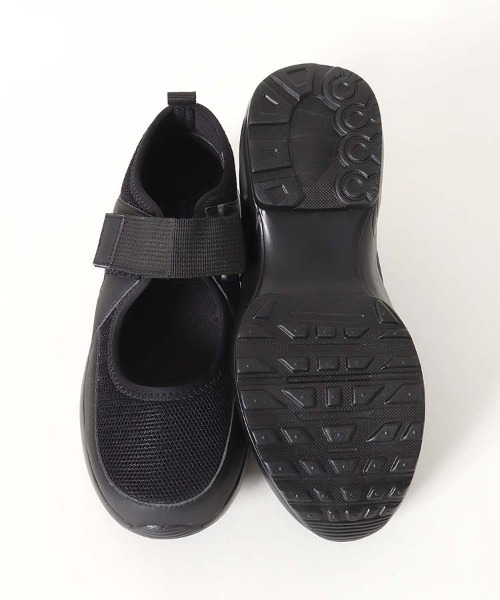 Bleu Bleuet(ブルーブルーエ)の「ベルトスニーカーサンダル(スニーカー・レディース・ホワイト/ブラック・MEDIUM/LARGE)」の18枚目の写真