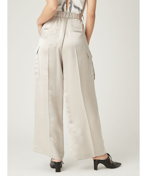 FRAY I.D（フレイアイディー）の「サテンカーゴパンツ（その他パンツ・レディース・ライトベージュ/ブラック/ブラウン・1/0）」の16枚目の写真