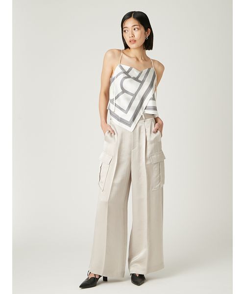 FRAY I.D（フレイアイディー）の「サテンカーゴパンツ（その他パンツ・レディース・ライトベージュ/ブラック/ブラウン・1/0）」の6枚目の写真