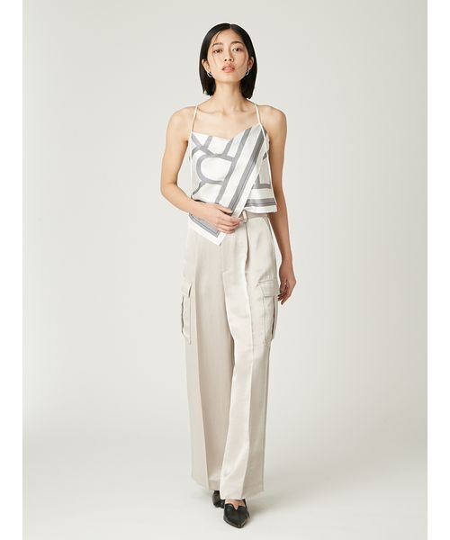 FRAY I.D（フレイアイディー）の「サテンカーゴパンツ（その他パンツ・レディース・ライトベージュ/ブラック/ブラウン・1/0）」の8枚目の写真