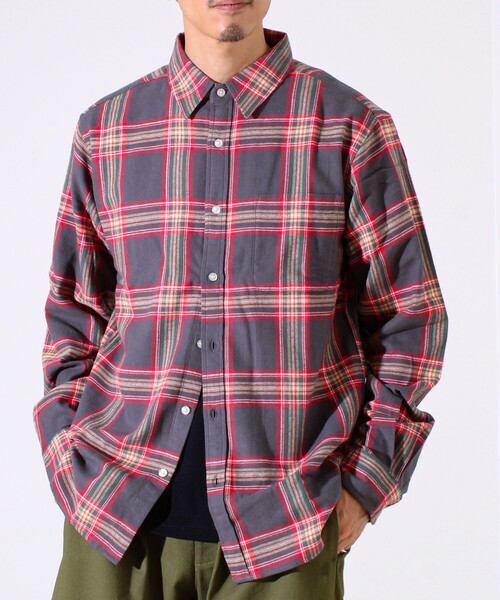 GLOSTER（グロスター）の「＜つぶし衿＞U.S.COTTON混 レギュラーカラーチェックネルシャツ（シャツ/ブラウス・メンズ・ブルー/カーキ/レッド/ブラック・M/L/XL）」の21枚目の写真