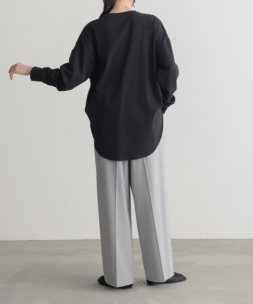 for/c(フォーシー)の「きれいめシャツテールトップス【サスティナブル】(Tシャツ/カットソー・レディース・オフホワイト/ブラック・M/L)」の9枚目の写真