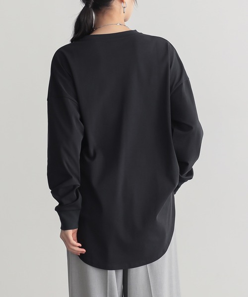 for/c(フォーシー)の「きれいめシャツテールトップス【サスティナブル】(Tシャツ/カットソー・レディース・オフホワイト/ブラック・M/L)」の5枚目の写真