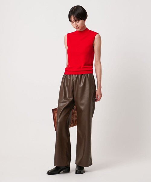 CINOH（チノ）の「【別注】＜CINOH＞レザーライク パンツ（その他パンツ・レディース・ブラック/ブラウン系・36/38）」の4枚目の写真