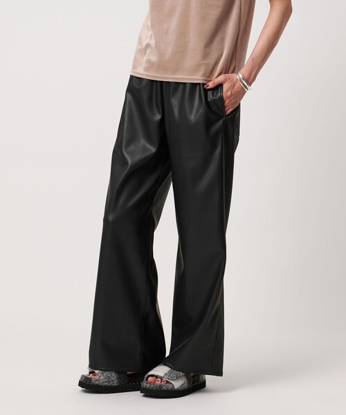 CINOH（チノ）の「【別注】＜CINOH＞レザーライク パンツ（その他パンツ・レディース・ブラック/ブラウン系・36/38）」の6枚目の写真