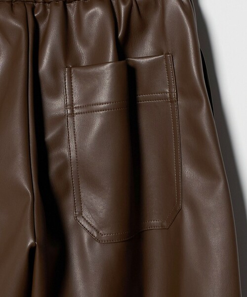 CINOH（チノ）の「【別注】＜CINOH＞レザーライク パンツ（その他パンツ・レディース・ブラック/ブラウン系・36/38）」の16枚目の写真