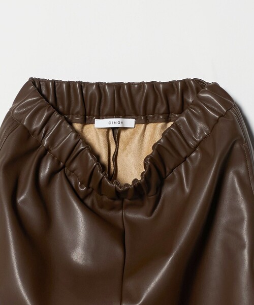 CINOH（チノ）の「【別注】＜CINOH＞レザーライク パンツ（その他パンツ・レディース・ブラック/ブラウン系・36/38）」の17枚目の写真
