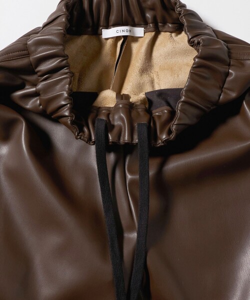 CINOH（チノ）の「【別注】＜CINOH＞レザーライク パンツ（その他パンツ・レディース・ブラック/ブラウン系・36/38）」の19枚目の写真