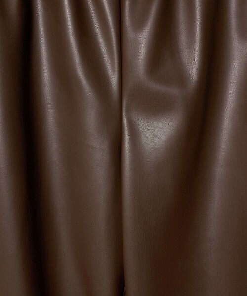 CINOH（チノ）の「【別注】＜CINOH＞レザーライク パンツ（その他パンツ・レディース・ブラック/ブラウン系・36/38）」の20枚目の写真