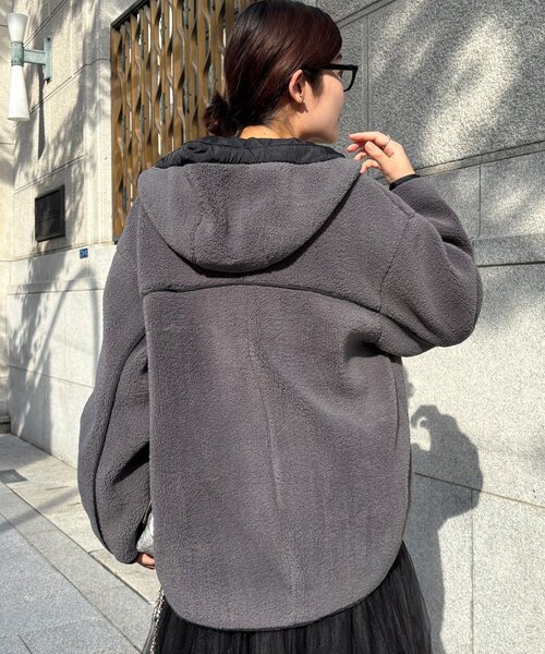 DouDou（ドゥドゥ）の「ボア配色フーディーコート（その他アウター・レディース・オフホワイト/チャコールグレー・FREE）」の6枚目の写真