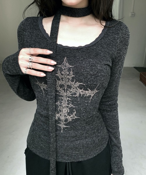 VEILA(ヴェイラ)の「クロスプリントストラップロングスリーブTシャツ(Tシャツ/カットソー・レディース・グレー/ホワイト・フリー)」の2枚目の写真