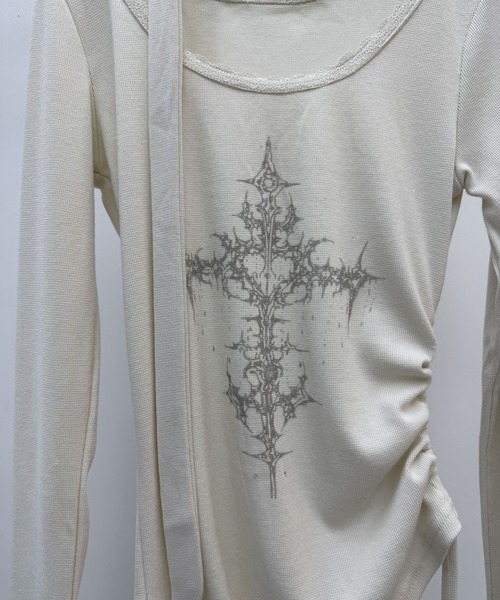 VEILA(ヴェイラ)の「クロスプリントストラップロングスリーブTシャツ(Tシャツ/カットソー・レディース・グレー/ホワイト・フリー)」の14枚目の写真