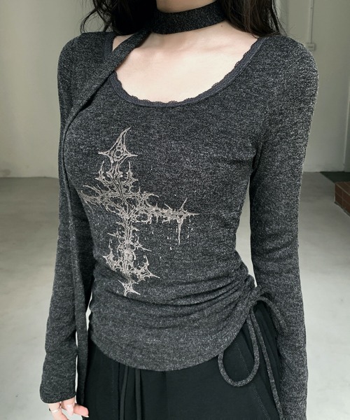 VEILA(ヴェイラ)の「クロスプリントストラップロングスリーブTシャツ(Tシャツ/カットソー・レディース・グレー/ホワイト・フリー)」の9枚目の写真