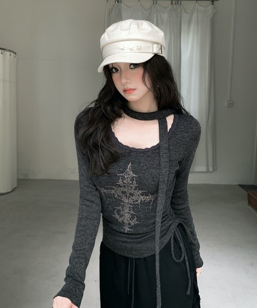 VEILA(ヴェイラ)の「クロスプリントストラップロングスリーブTシャツ(Tシャツ/カットソー・レディース・グレー/ホワイト・フリー)」の6枚目の写真