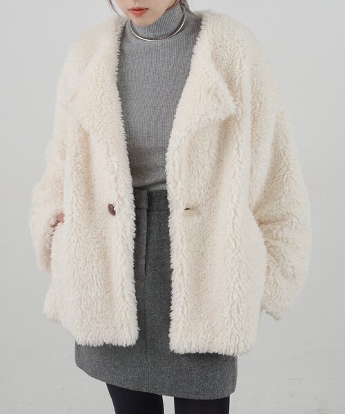 SHENERY（シーナリー）の「ノーカラーボアコート（その他アウター・レディース・モカ/ホワイト・FREE）」の2枚目の写真