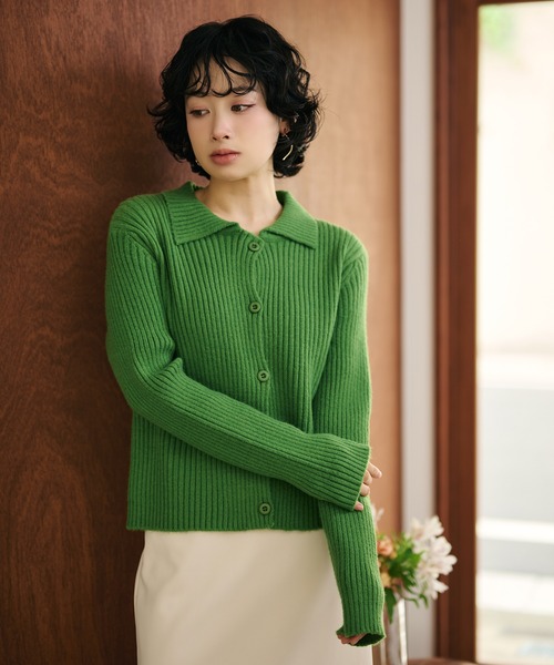 LAULEN（ローレン）の「wave buttton collared rib knit cardigan /襟付きワイドリブニットカーディガン（カーディガン/ボレロ・レディース・グリーン/アイボリー/ブルー・FREE）」の4枚目の写真