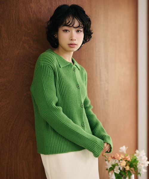 LAULEN（ローレン）の「wave buttton collared rib knit cardigan /襟付きワイドリブニットカーディガン（カーディガン/ボレロ・レディース・グリーン/アイボリー/ブルー・FREE）」の7枚目の写真