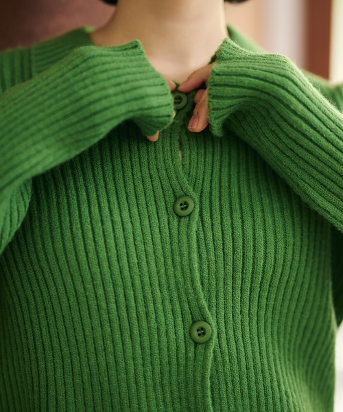 LAULEN（ローレン）の「wave buttton collared rib knit cardigan /襟付きワイドリブニットカーディガン（カーディガン/ボレロ・レディース・グリーン/アイボリー/ブルー・FREE）」の16枚目の写真