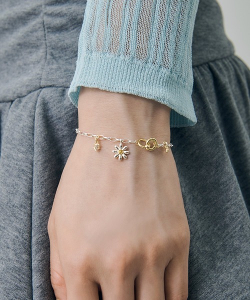 GOLDY(ゴールディ)の「リトル ブルーム ブレスレット(ブレスレット・レディース・シルバー/ゴールド/シルバー×ゴールド・FREE)」の9枚目の写真