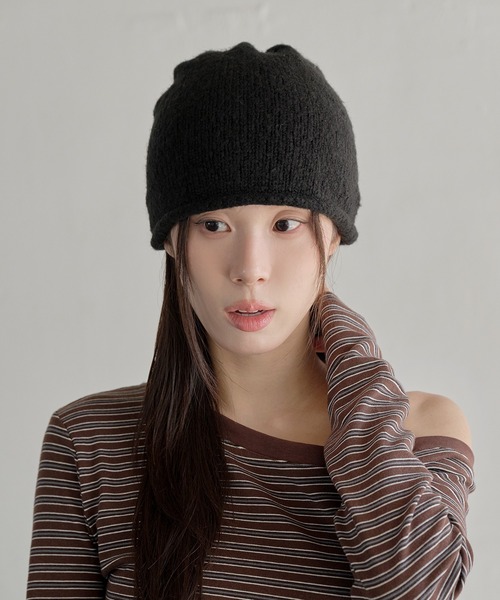 UNE MANSION（ユヌマンション）の「ルーズニットバックシャーリングビーニー（ニットキャップ/ビーニー・レディース・ブラック/モカ/チャコールグレー/ベージュ・ONESIZE）」の13枚目の写真