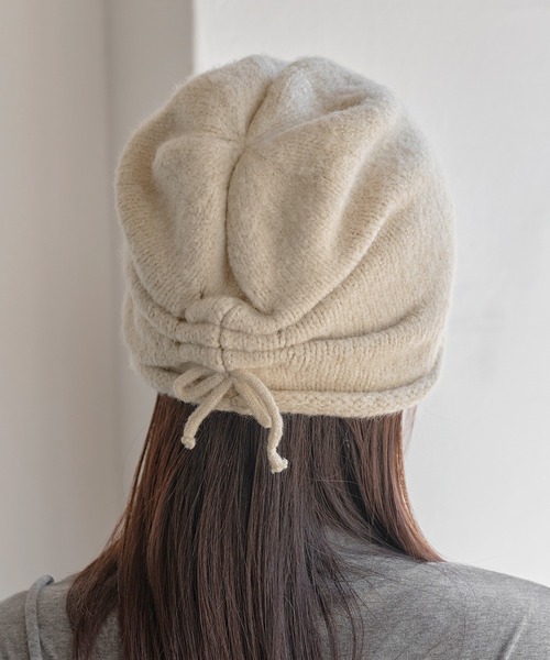 UNE MANSION（ユヌマンション）の「ルーズニットバックシャーリングビーニー（ニットキャップ/ビーニー・レディース・ブラック/モカ/チャコールグレー/ベージュ・ONESIZE）」の21枚目の写真
