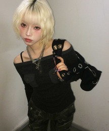 A'GEM/9 × .kom 『.KOM/ドットケーオーエム』 Off-Shoulder Henley Neck Design Long Sleeve Top/オフショルダー ヘンリーネックデザイン 長袖トップス