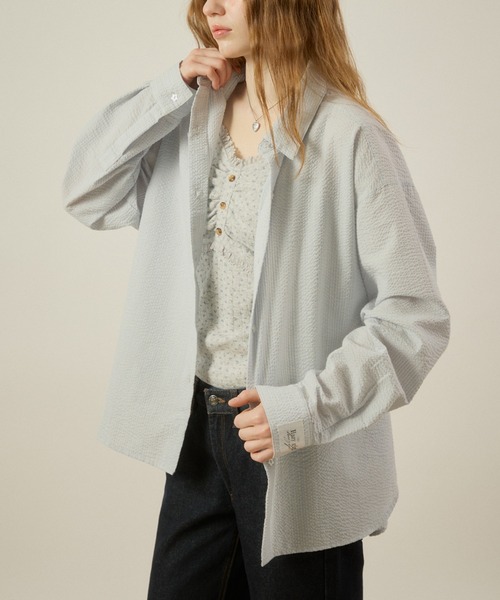 hazyl(ヘイジル)の「design button shirt / デザインボタンシャツ(シャツ/ブラウス・レディース・アイボリー/ブラウン系その他/ライトブルー・フリー)」の1枚目の写真