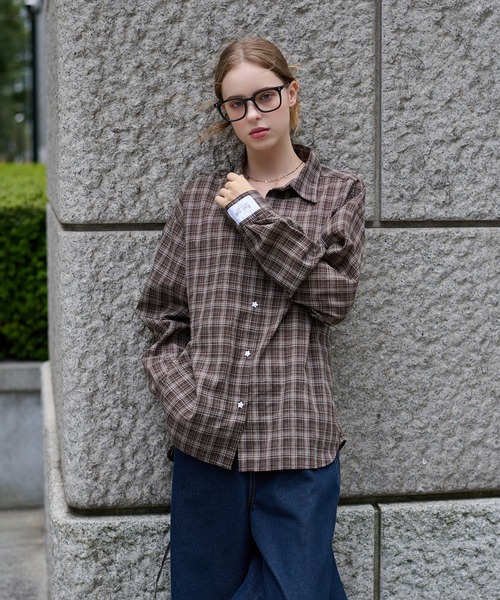 hazyl(ヘイジル)の「design button shirt / デザインボタンシャツ(シャツ/ブラウス・レディース・アイボリー/ブラウン系その他/ライトブルー・フリー)」の17枚目の写真