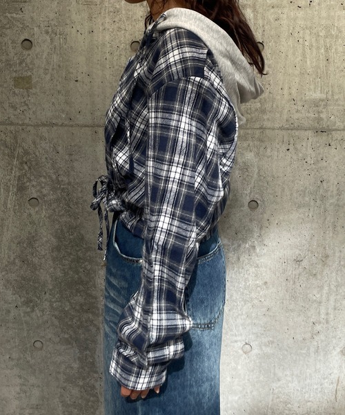 ROGER AND RAW(ロジャーアンドロウ)の「スウェットフード付きチェックシャツ(シャツ/ブラウス・レディース・ブラック/ネイビー・FREE)」の6枚目の写真