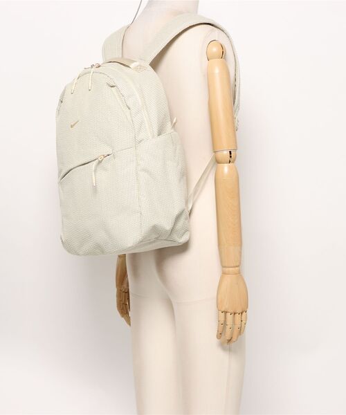 NIKE(ナイキ)の「《NIKEアパレル》NK AURA BKPK-CORD(バックパック/リュック・メンズ・ベージュ系その他・フリー)」の5枚目の写真