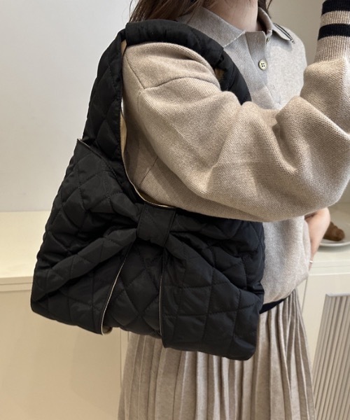 M y u(ミュー)の「【ZOZO限定アイテム】キルティングリボンバッグ(トートバッグ・レディース・ホワイト/ベージュ/ブラック・FREE)」の9枚目の写真