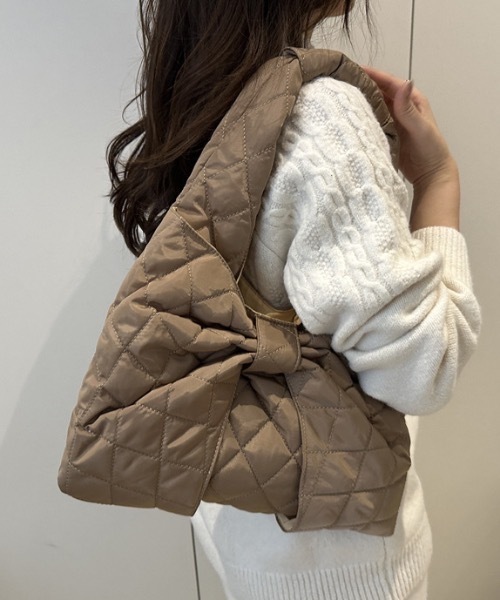 M y u(ミュー)の「【ZOZO限定アイテム】キルティングリボンバッグ(トートバッグ・レディース・ホワイト/ベージュ/ブラック・FREE)」の12枚目の写真
