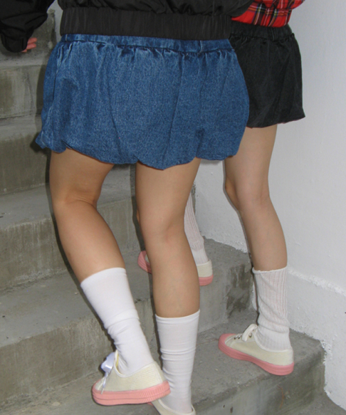 RONRON（ロンロン）の「BALLOON PUMPKIN DENIM PANTSKIRT MEDIUM BLUE（スカート・レディース・その他・SMALL/MEDIUM）」の6枚目の写真