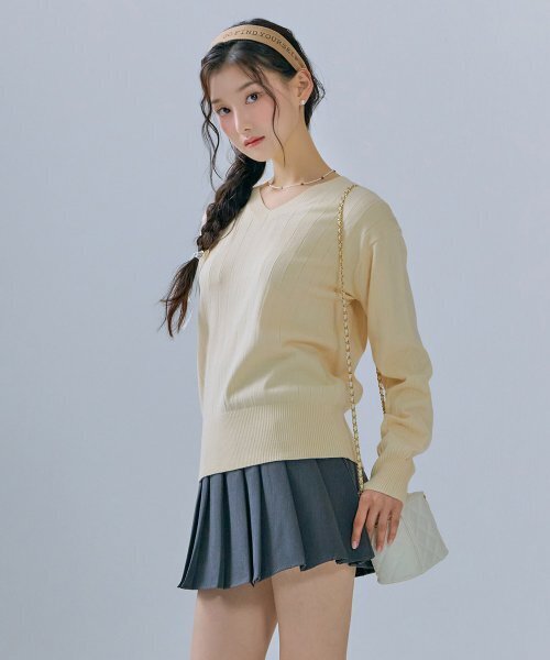 CHASECULT(チェイスカルト)の「レディース Vネック クロップスウェット-CFRG5262C05(ニット/セーター・レディース・オートミール・85/90)」の3枚目の写真