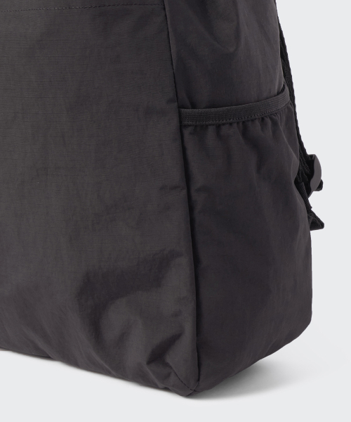 MUSINSA STANDARD（ムシンサスタンダード）の「リップストップワンバックルドローストリングバックパック[ダークグレー]（バックパック/リュック・メンズ・その他・FREE）」の9枚目の写真