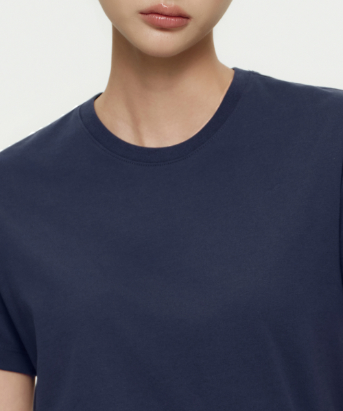 MUSINSA STANDARD WOMAN（ムシンサスタンダードウーマン）の「[クールタンダード] ウィメンズ ベーシック クルーネック Tシャツ [ネイビー]（Tシャツ/カットソー・レディース・その他・SMALL/X-SMALL/X-LARGE/LARGE/MEDIUM）」の4枚目の写真