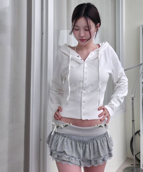 ROSEFRANTZ（ロゼフランツ）の「Eyelet Point Hood Zip-up [White]（パーカー・レディース・ホワイト・FREE）」の4枚目の写真