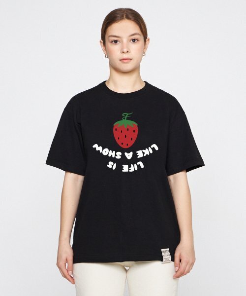 GRAVER（グレーバー）の「[ユニセックス]ストロベリーリバースロゴ半袖Tシャツ_ブラック（Tシャツ/カットソー・レディース・ブラック・SMALL/MEDIUM/LARGE）」の2枚目の写真