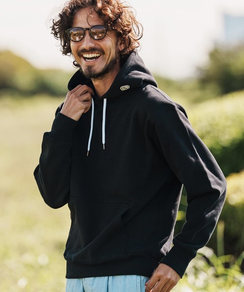 1minute 1second(ワンミニットワンセカンド)の「mpa4004-12oz heavy weight hoodie with heart patch パーカー(1M26H210)(パーカー・メンズ・ブラック/ブラック×ピンク/ホワイト・S/M/L/XL)」の2枚目の写真