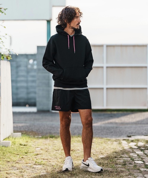 1minute 1second(ワンミニットワンセカンド)の「mpa4004-12oz heavy weight hoodie with heart patch パーカー(1M26H210)(パーカー・メンズ・ブラック/ブラック×ピンク/ホワイト・S/M/L/XL)」の10枚目の写真